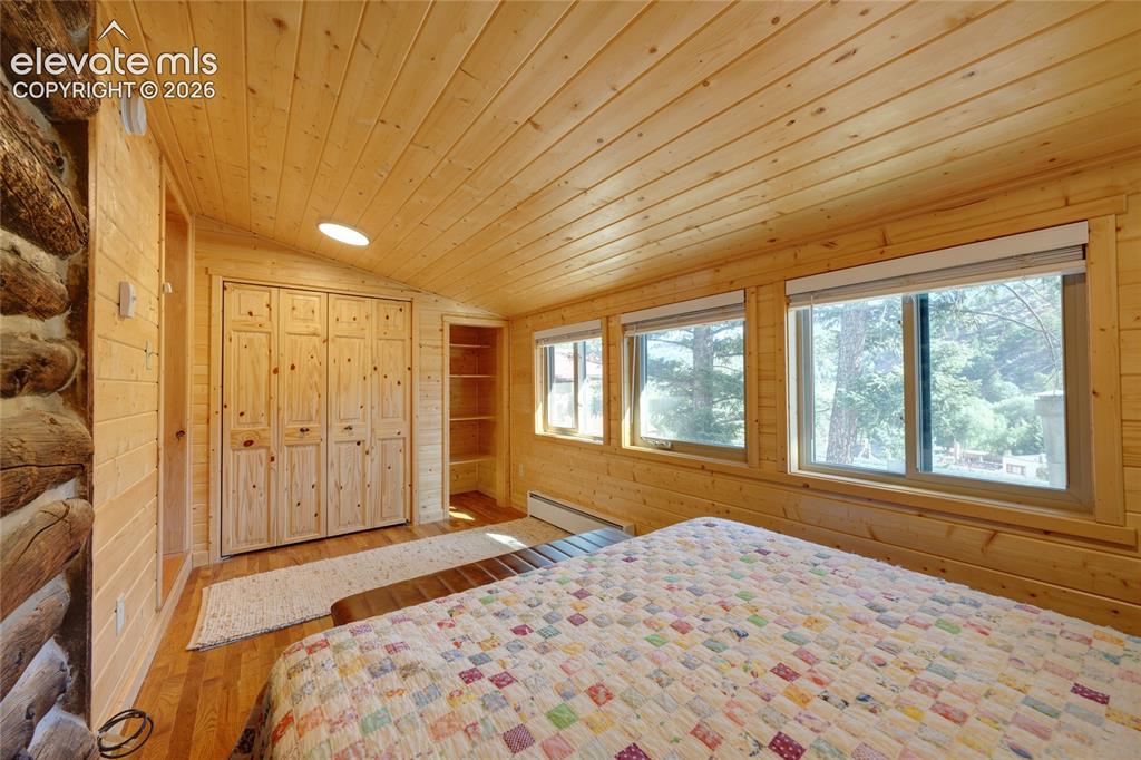 Image 12 of 29: Bedroom