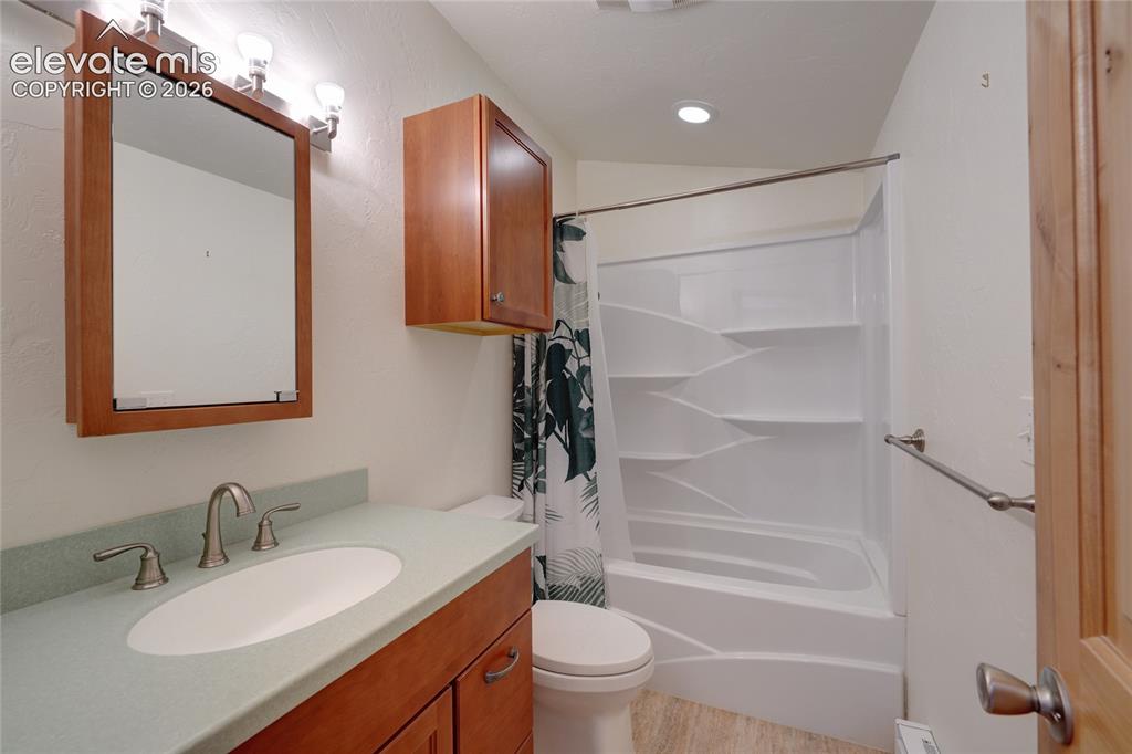 Image 14 of 29: Bathroom