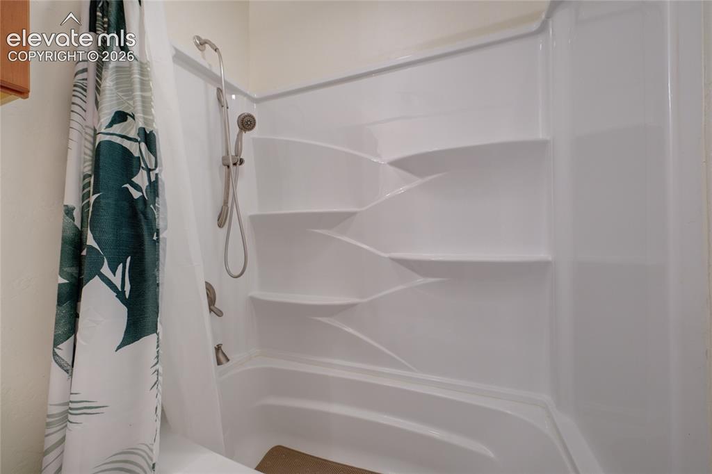 Image 15 of 29: Bathroom