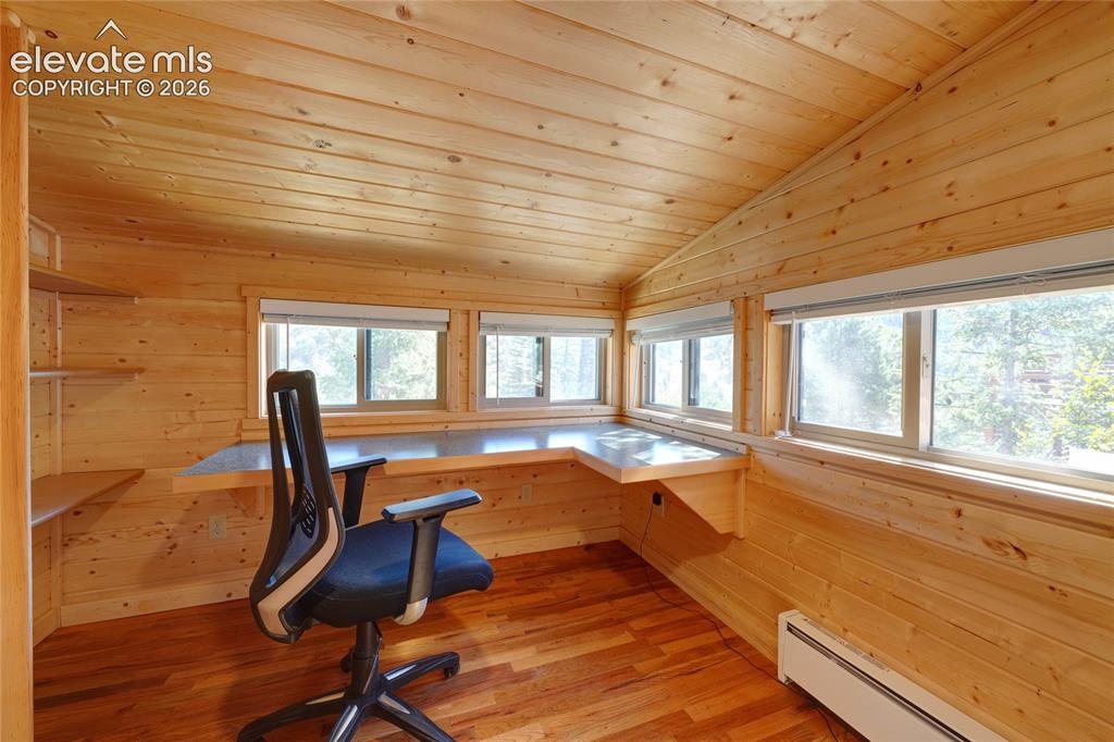 Image 16 of 29: Office
