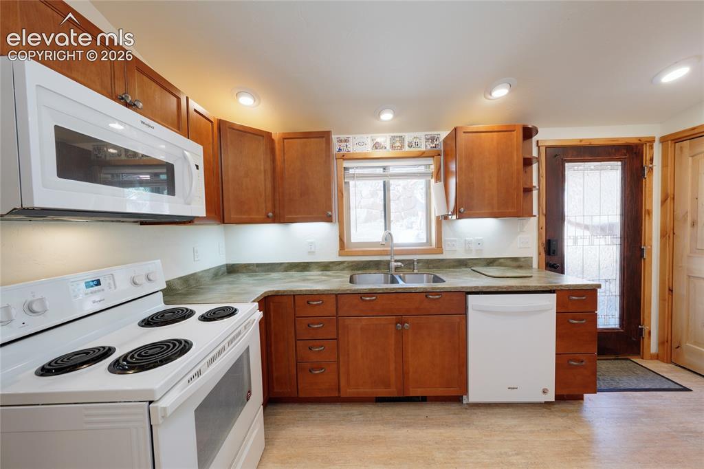 Image 6 of 29: Kitchen