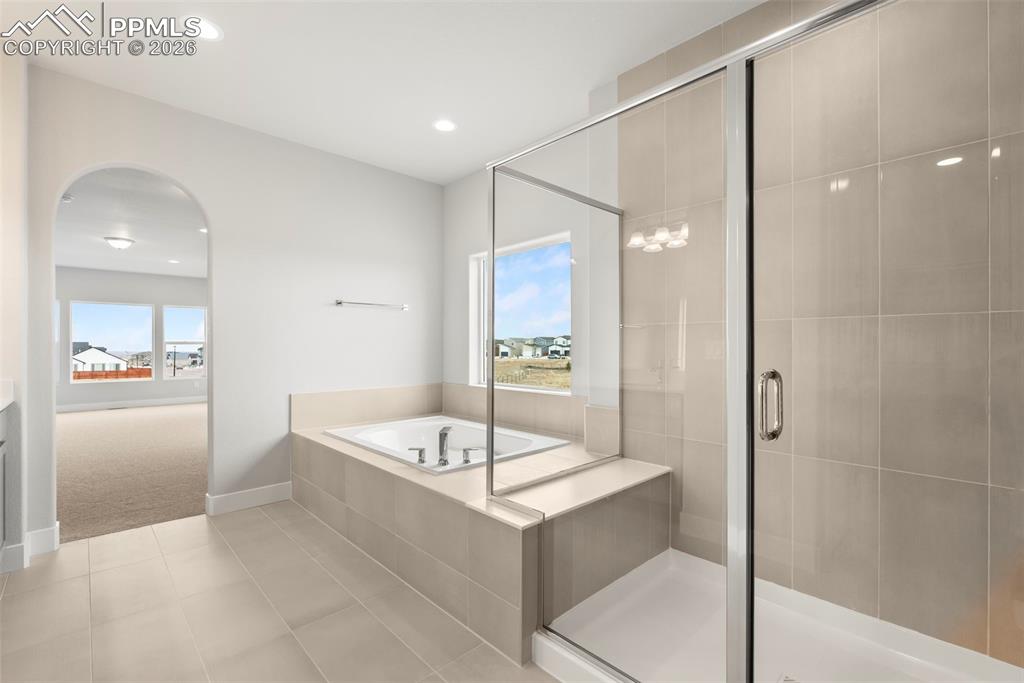 Image 26 of 50: Bathroom