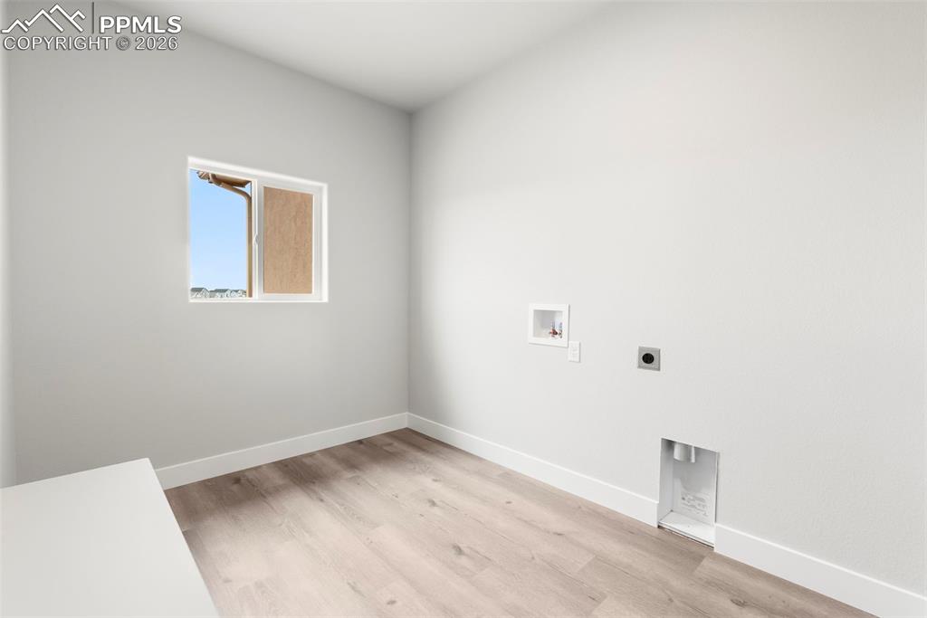 Image 29 of 50: Laundry