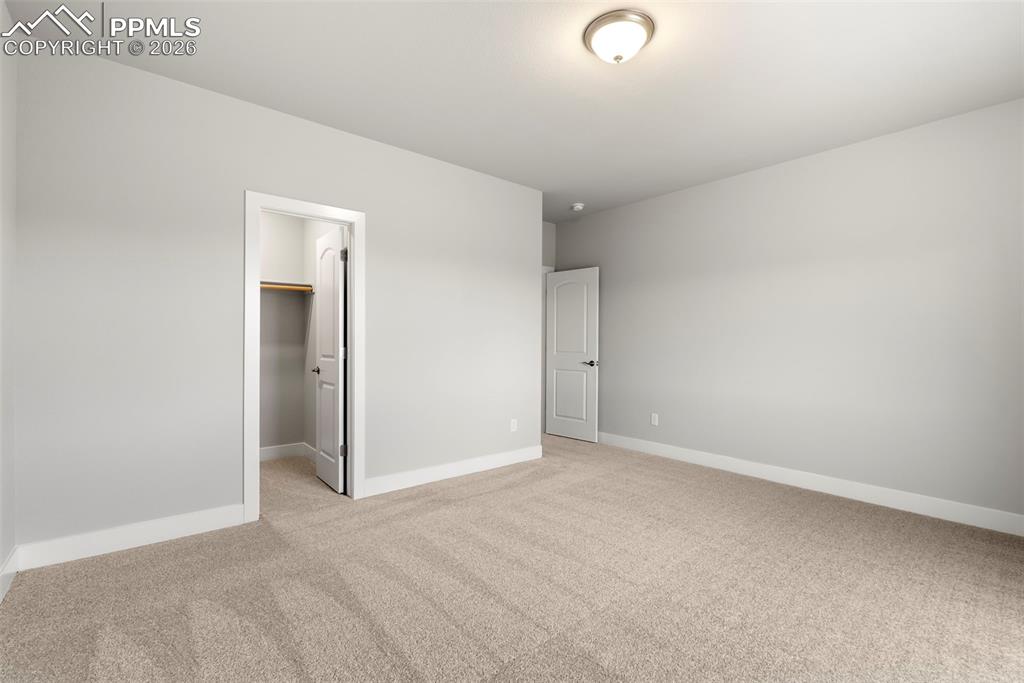 Image 39 of 50: Bedroom