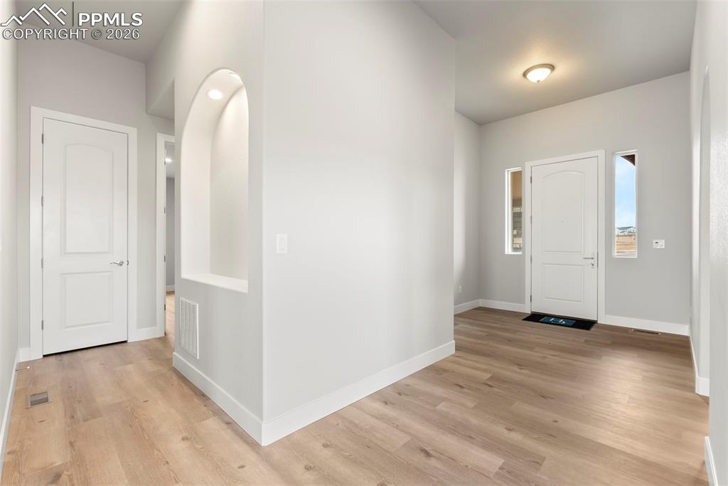 Image 4 of 50: Entry