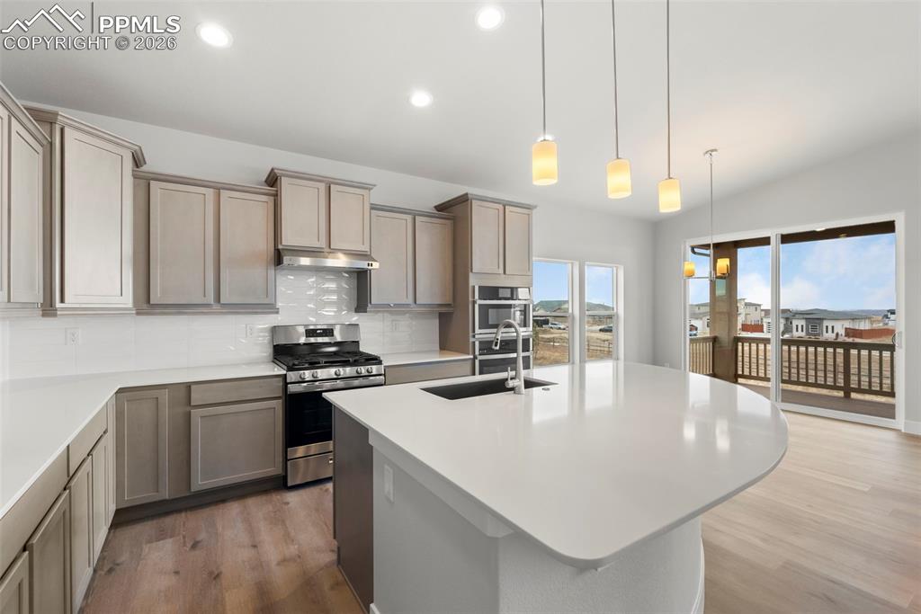 Image 8 of 50: Kitchen