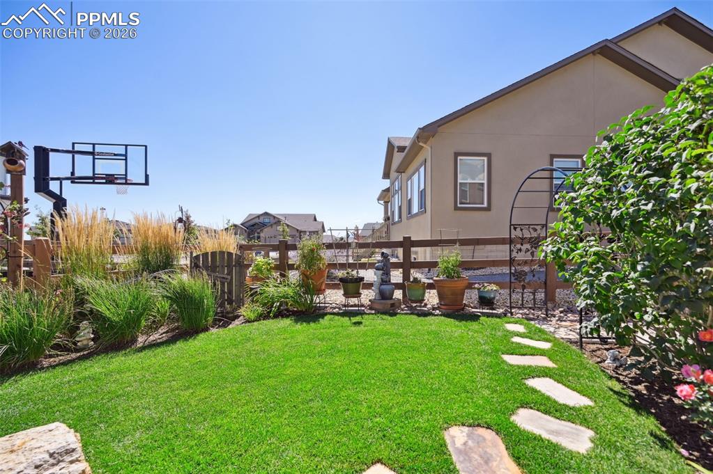 Image 13 of 49: Yard