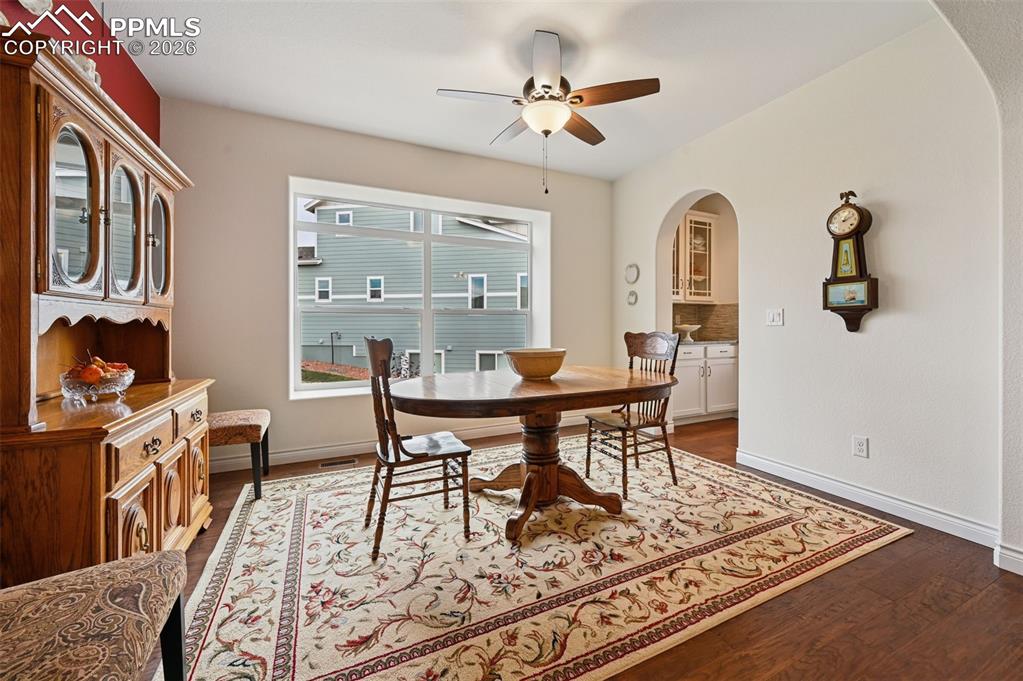 Image 20 of 49: Dining Area