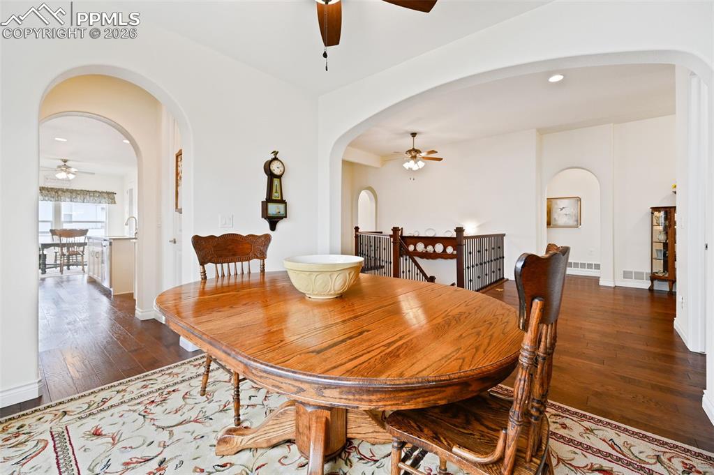 Image 22 of 49: Dining Area