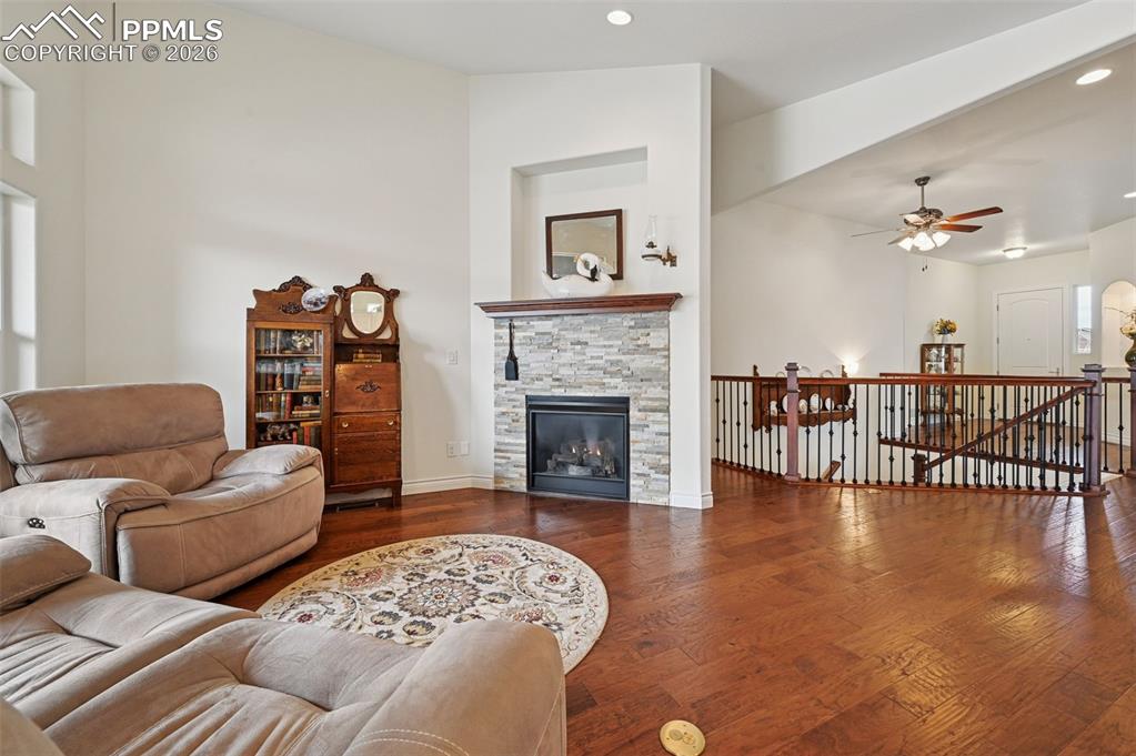 Image 36 of 49: Living Room