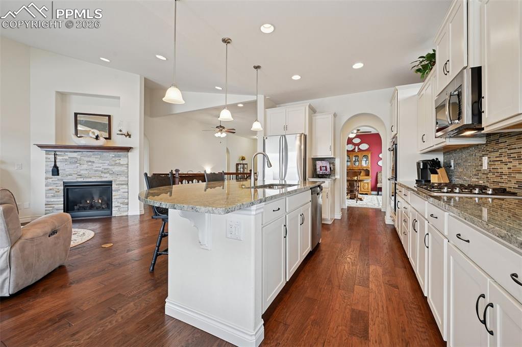 Image 37 of 49: Kitchen