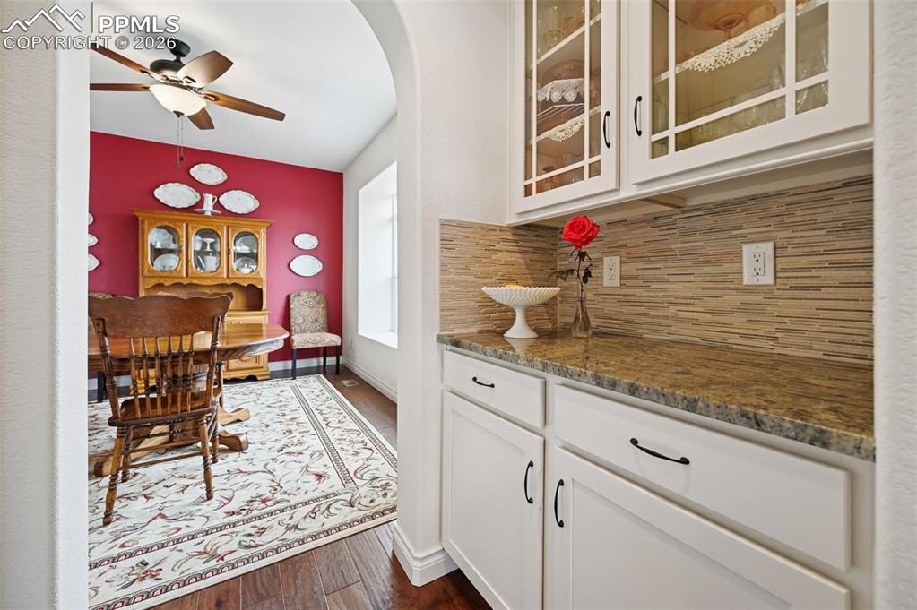 Image 39 of 49: Butlers Pantry