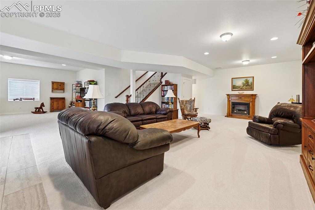 Image 40 of 49: Living Room