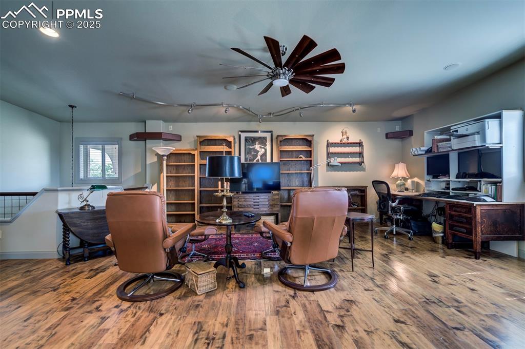 Image 13 of 13: Living Room