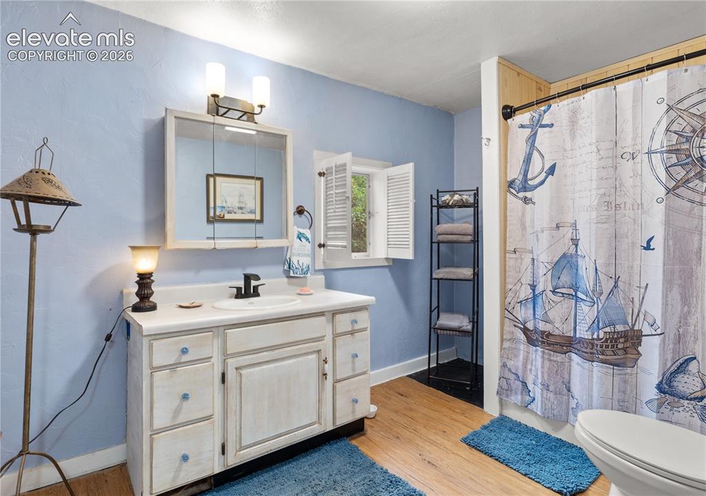 Image 14 of 30: Bathroom