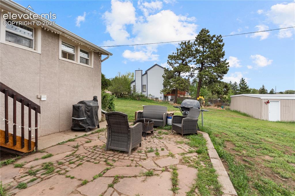 Image 19 of 30: Patio