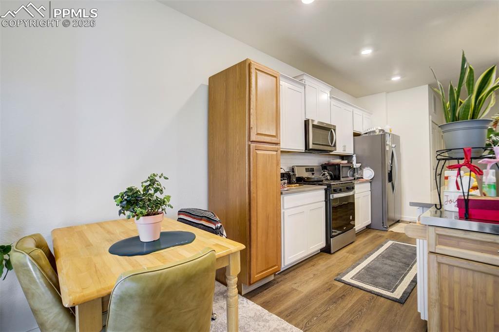 Image 15 of 48: Kitchen