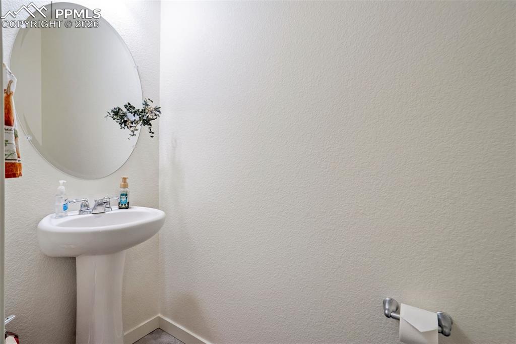 Image 17 of 48: Bathroom