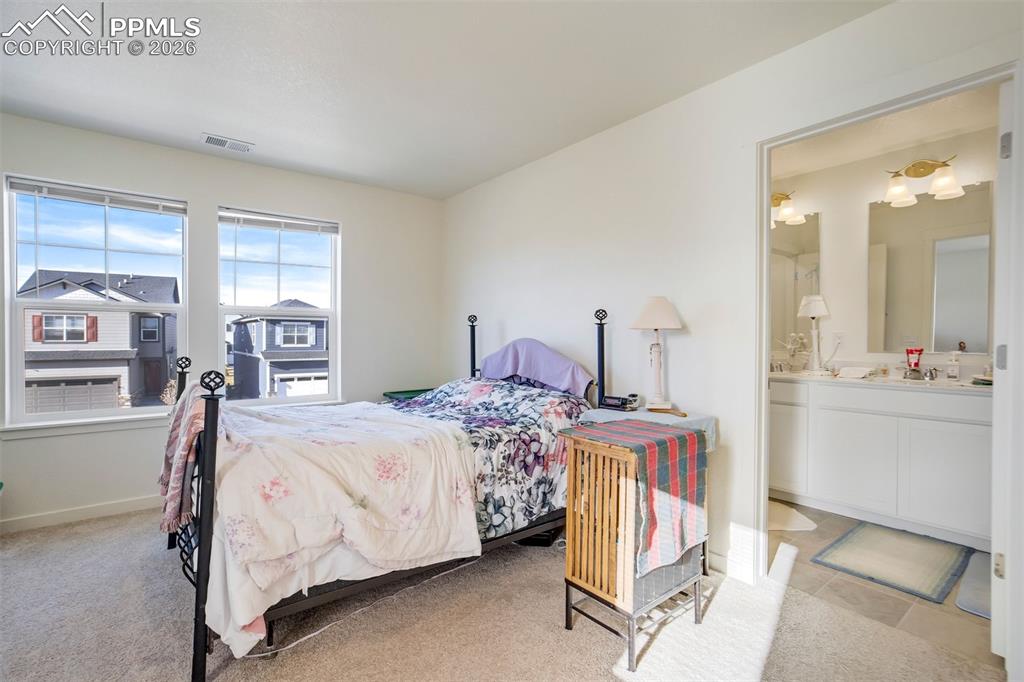 Image 19 of 48: Bedroom