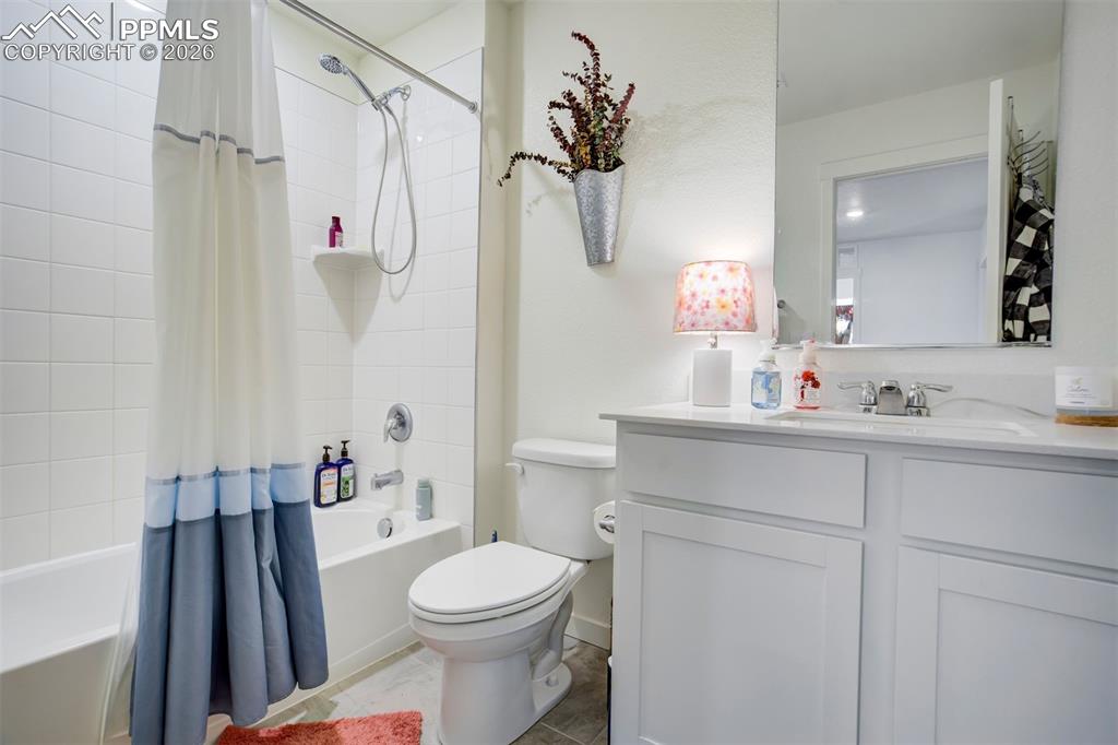 Image 27 of 48: Bathroom