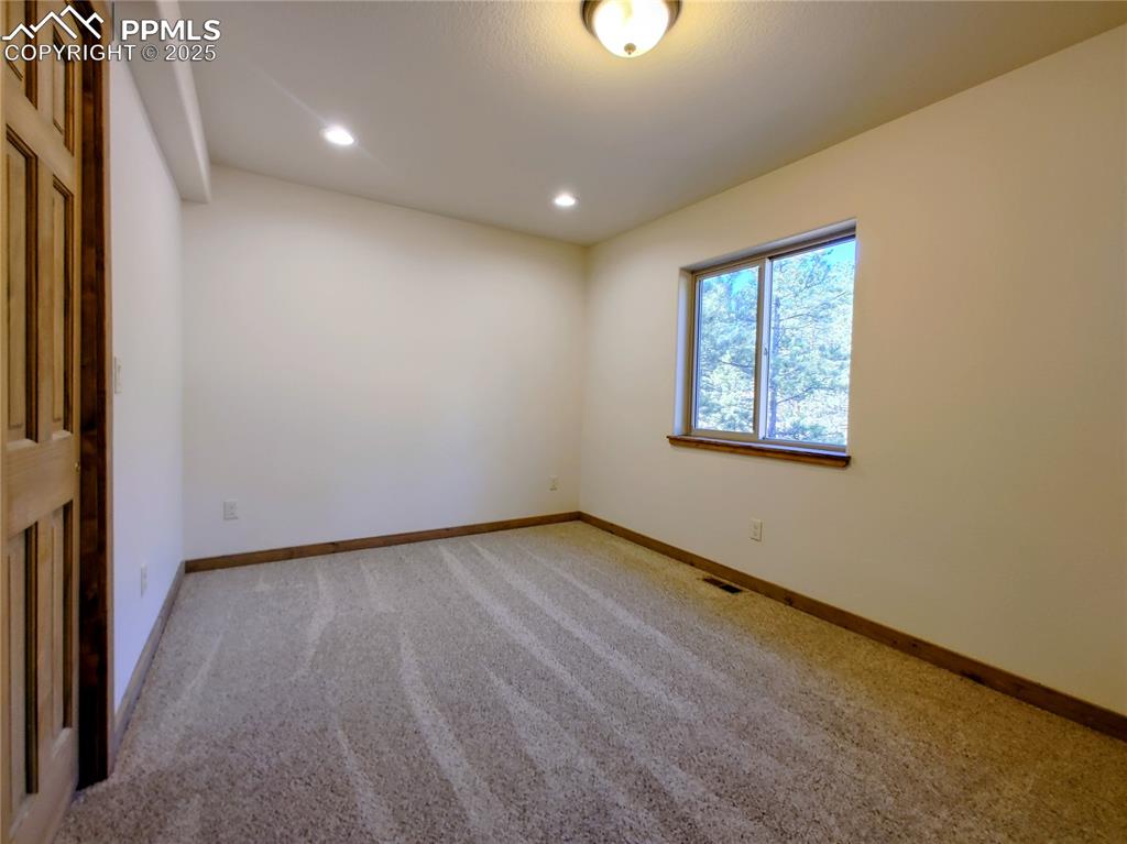 Image 21 of 40: Bedroom