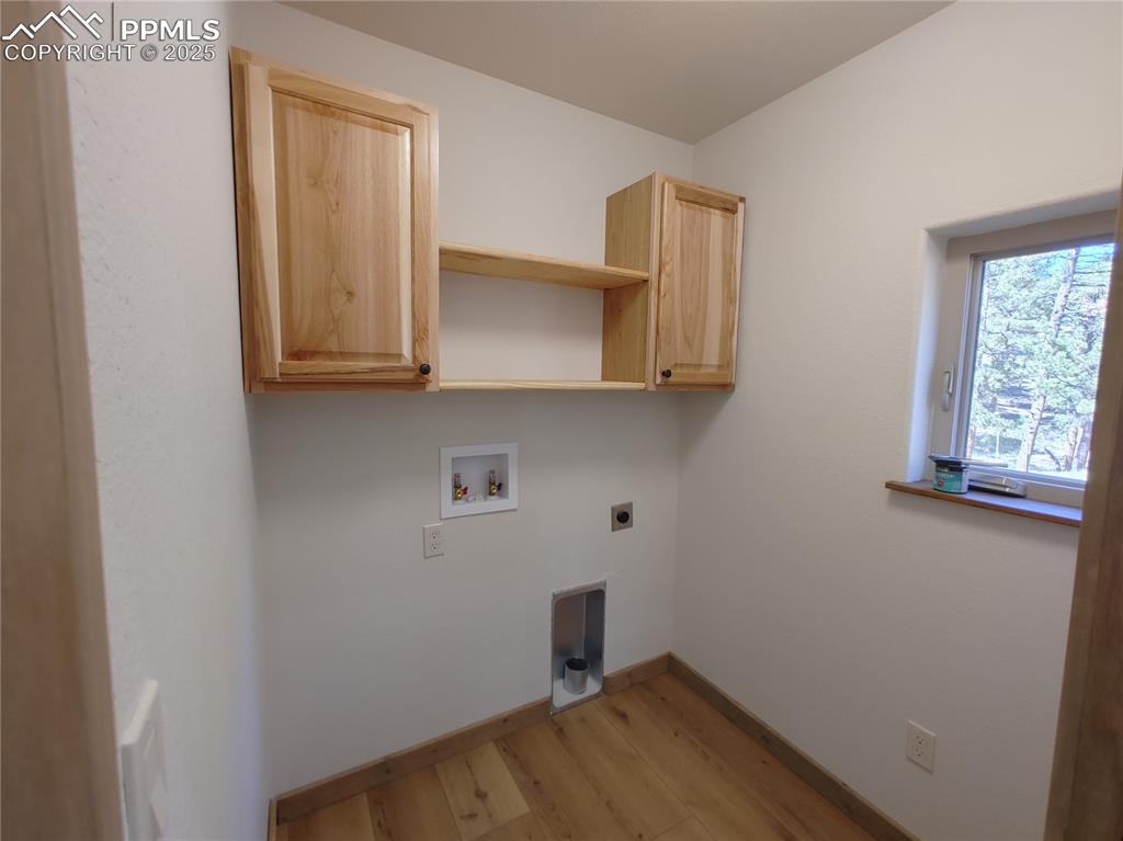 Image 24 of 40: Laundry