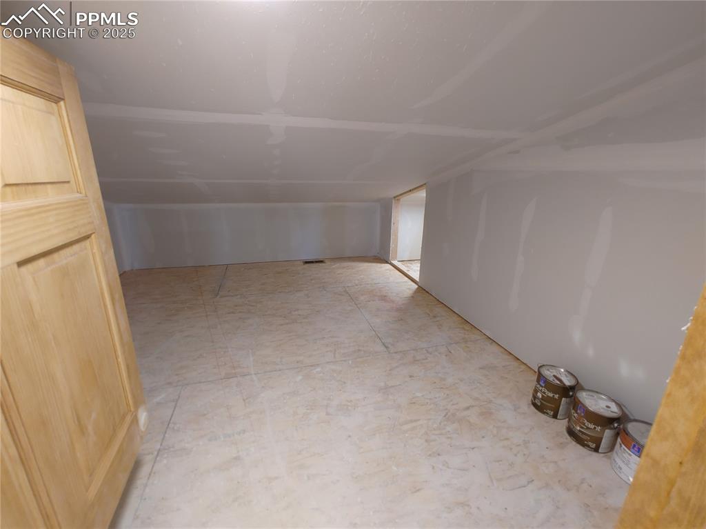 Image 25 of 40: Bonus Room