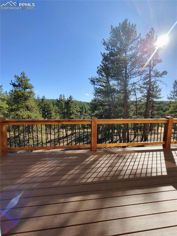 Image 27 of 40: Deck