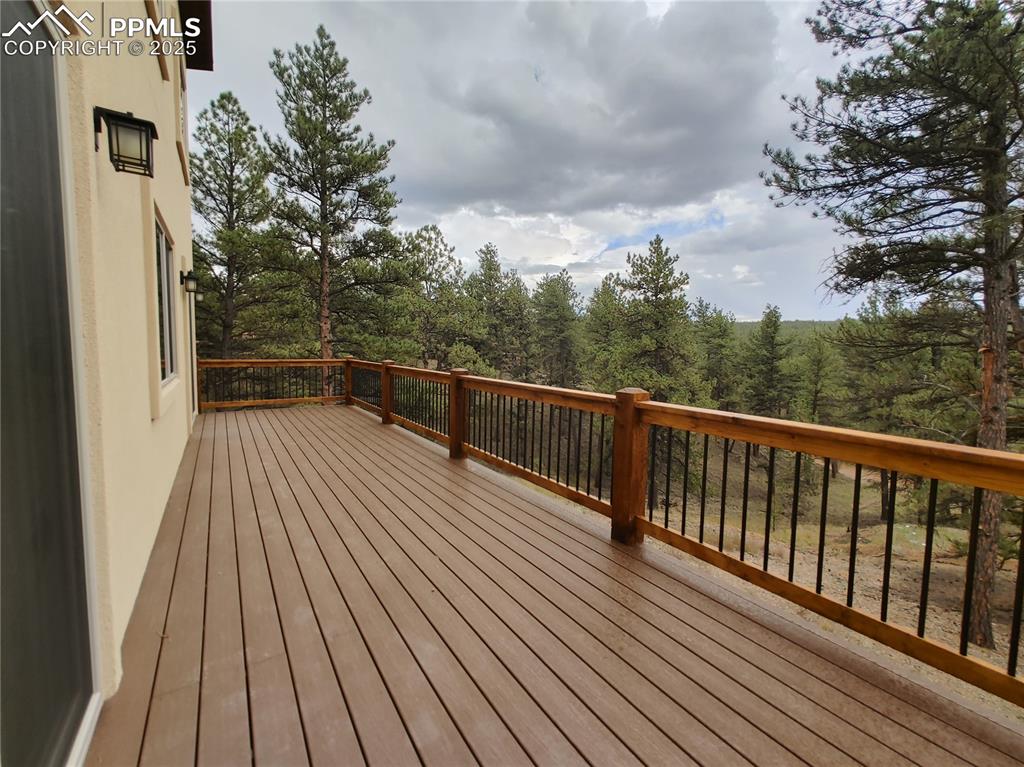 Image 28 of 40: Deck