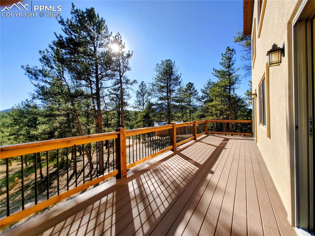 Image 29 of 40: Deck