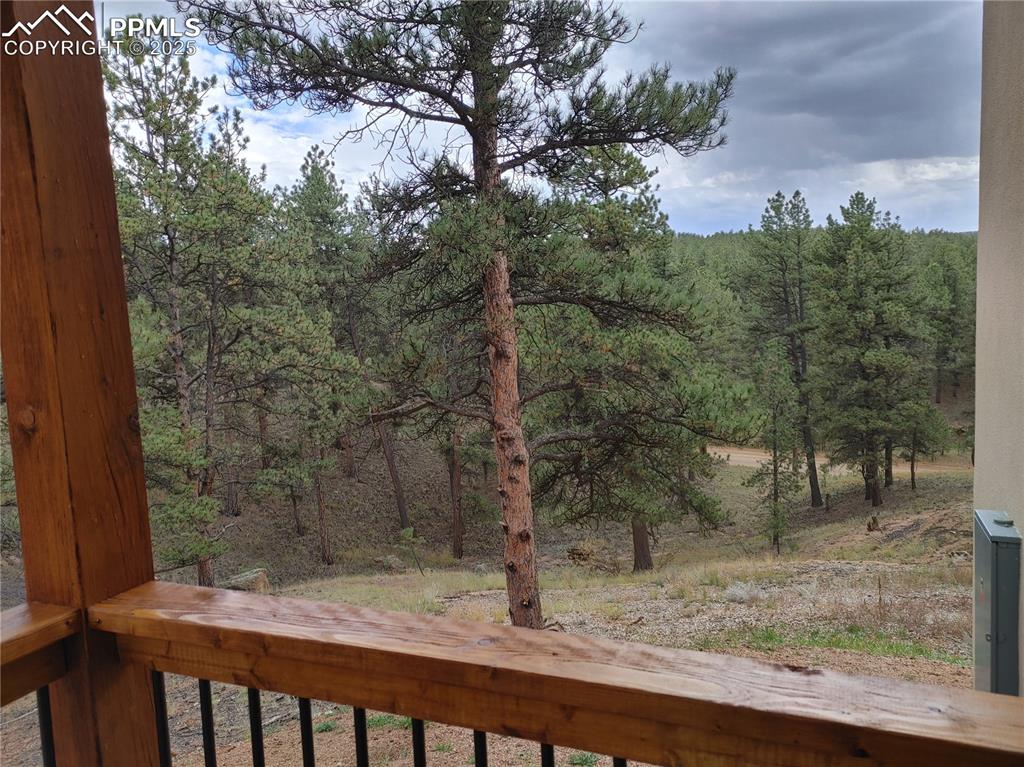 Image 33 of 40: Deck