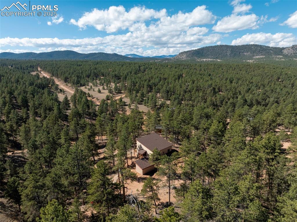 Image 38 of 40: View of the neighborhood. 