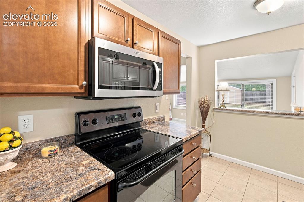 Image 7 of 31: Kitchen