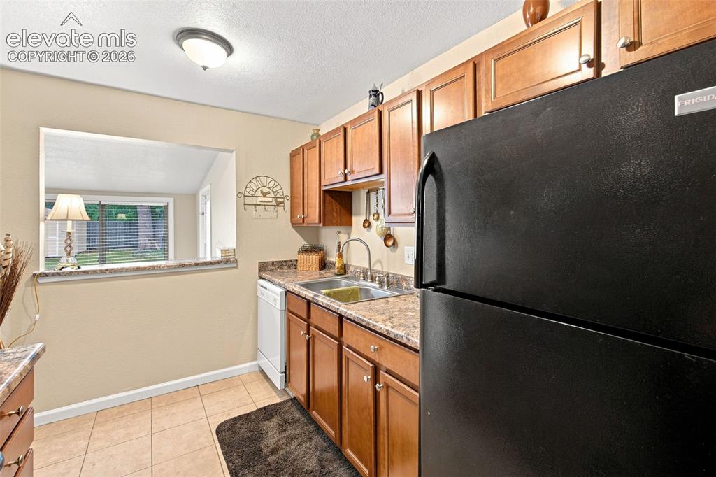 Image 8 of 31: Kitchen