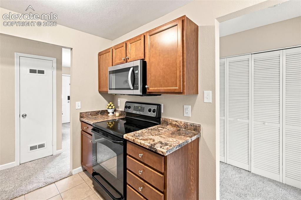 Image 9 of 31: Kitchen