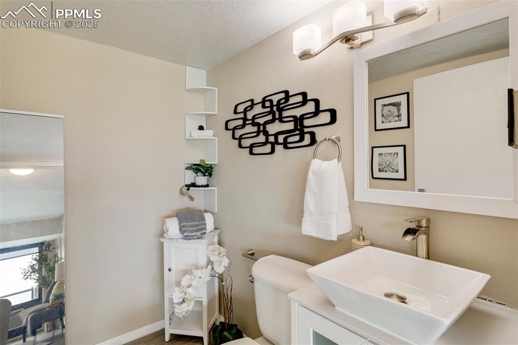 Image 11 of 28: Bathroom