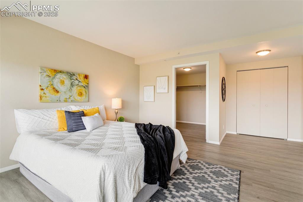 Image 15 of 28: Bedroom
