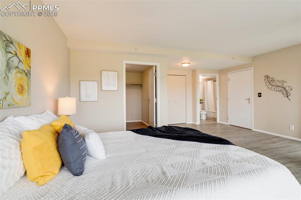 Image 16 of 28: Bedroom