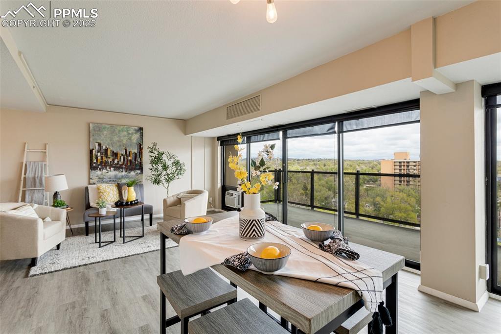 Image 5 of 28: Dining Area