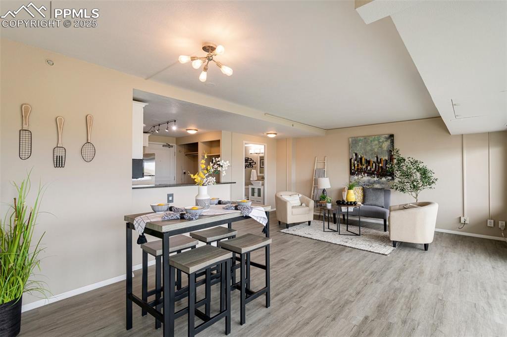 Image 6 of 28: Dining Area
