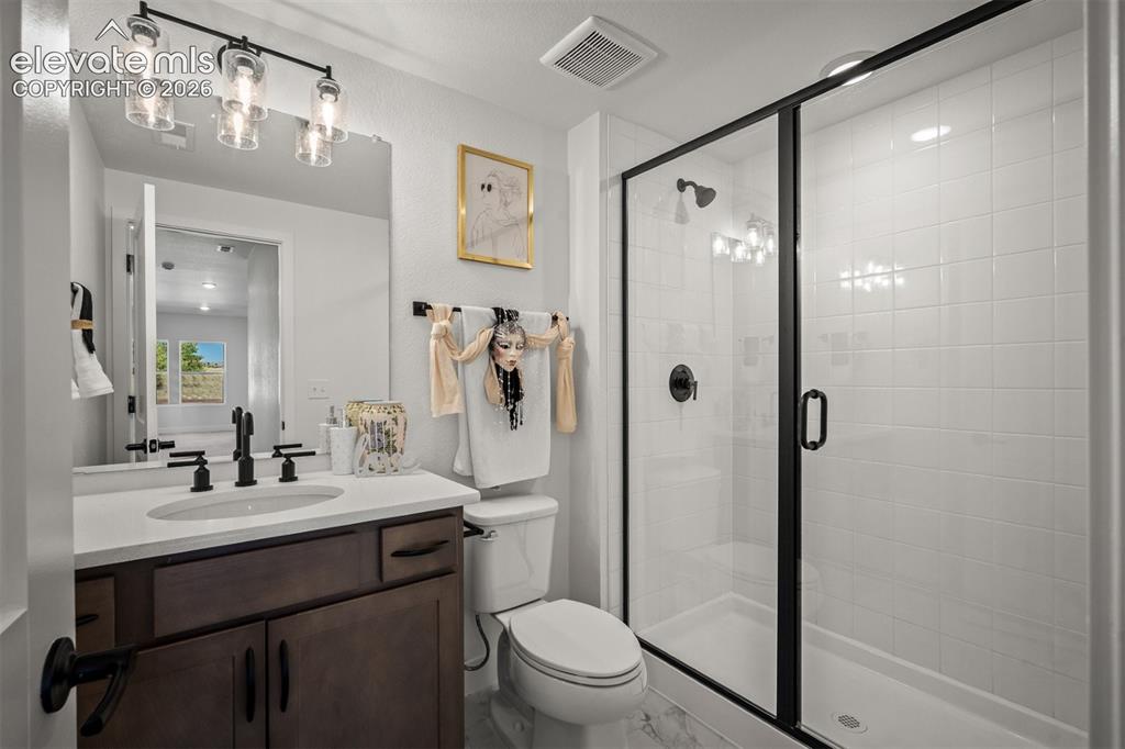 Image 31 of 38: Bathroom