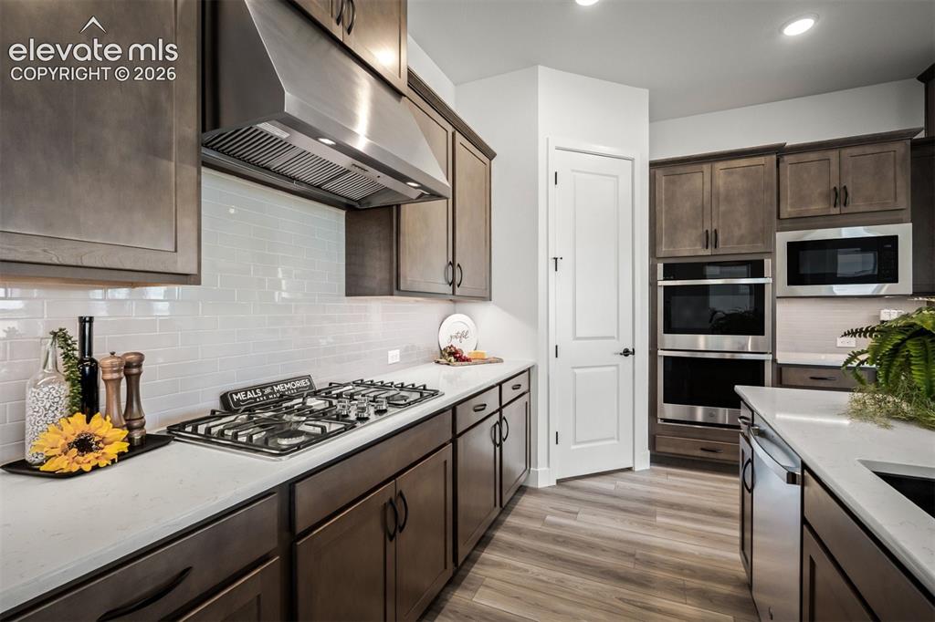 Image 6 of 38: Kitchen