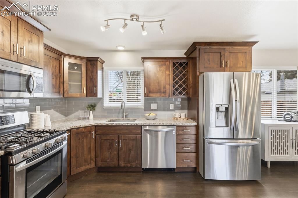 Image 11 of 29: Kitchen