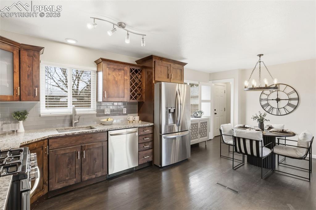 Image 13 of 29: Kitchen