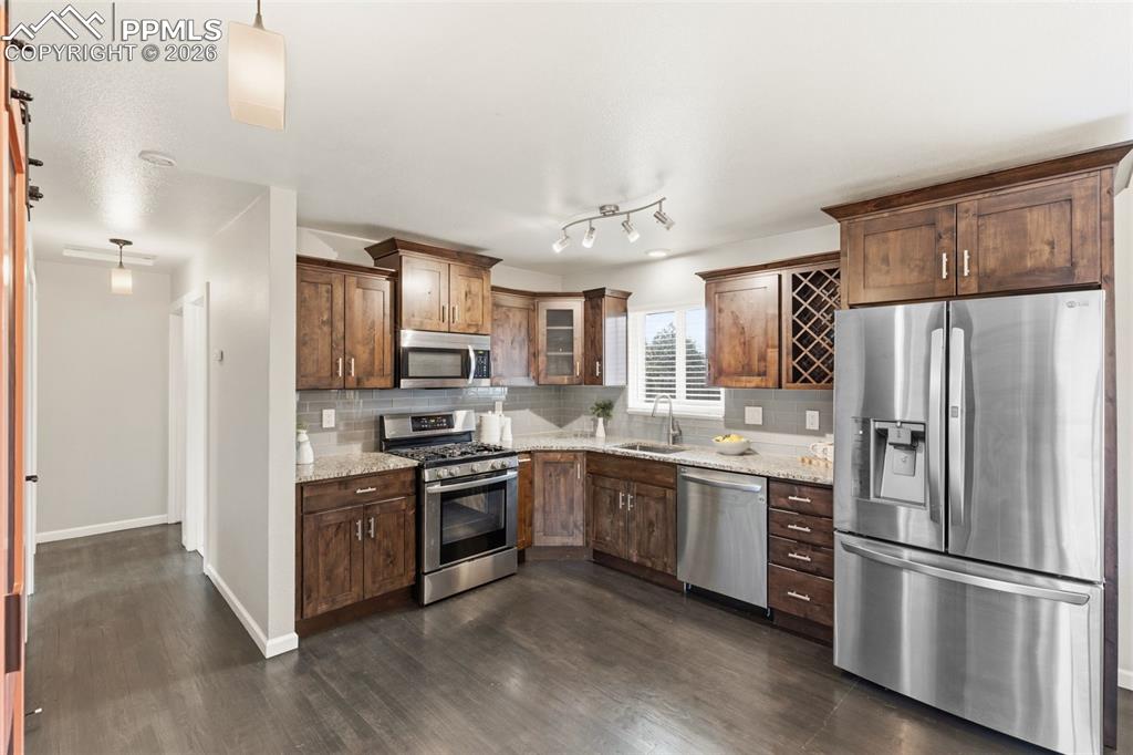 Image 14 of 29: Kitchen