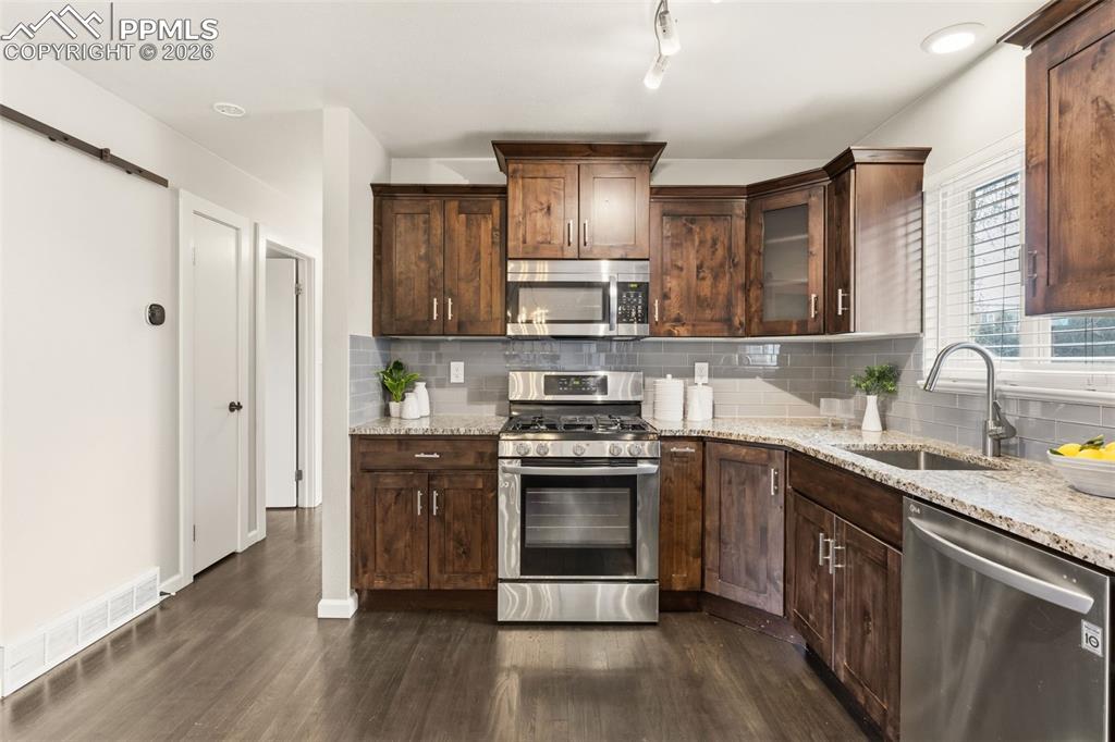 Image 15 of 29: Kitchen