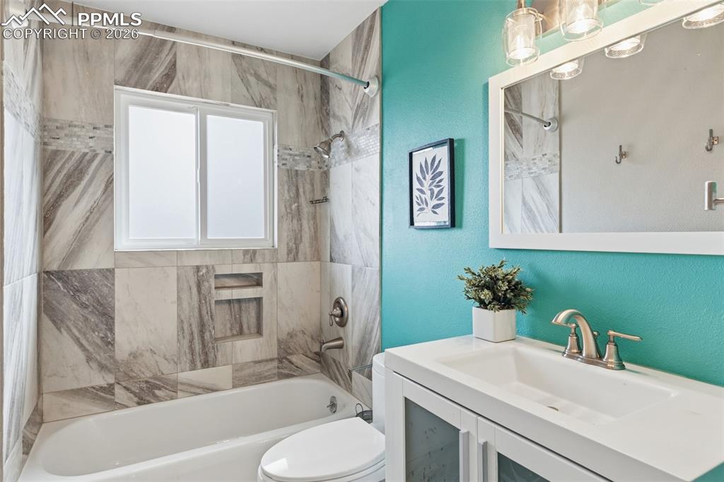 Image 17 of 29: Bathroom