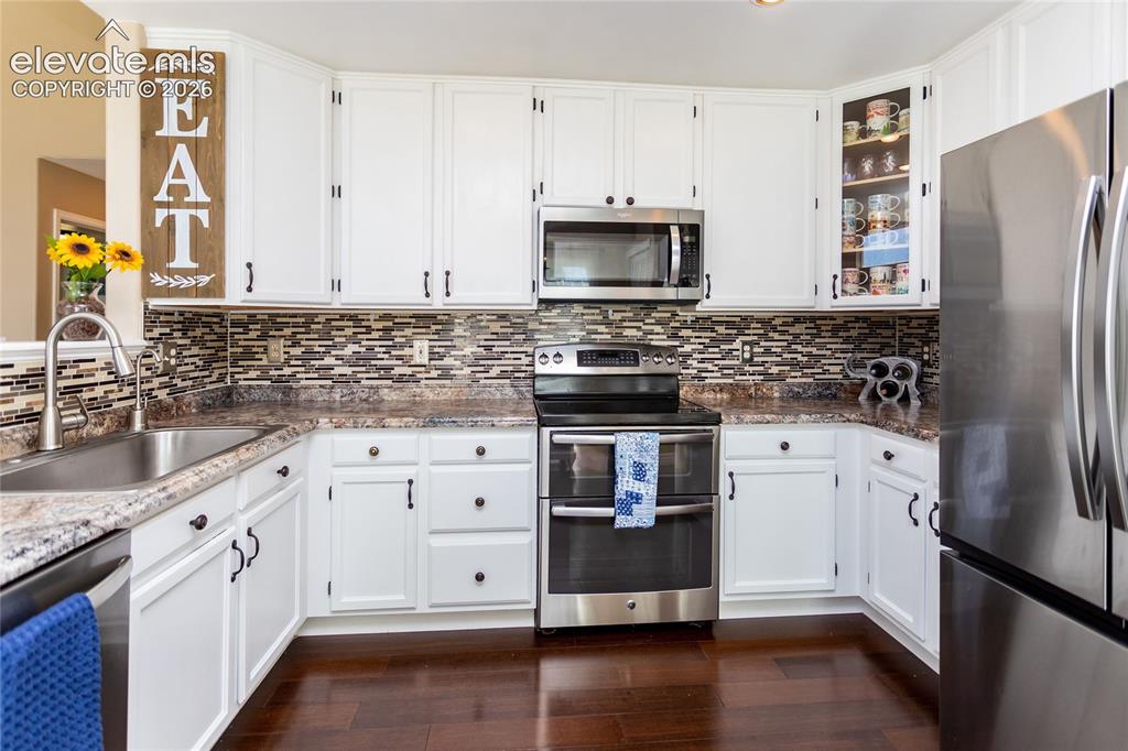 Image 11 of 43: Kitchen