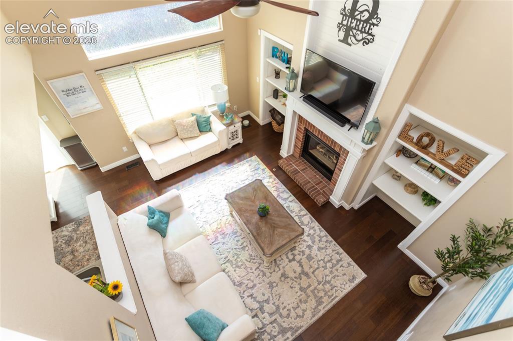Image 16 of 43: Family Room