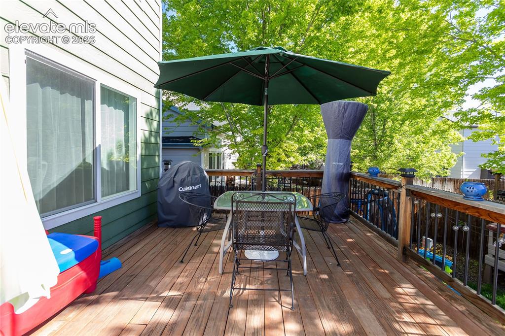 Image 41 of 43: Deck